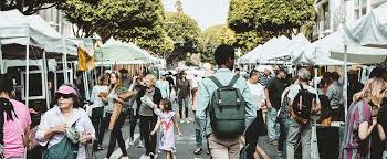 The Simple Crowd That Wins Customers