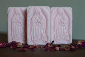 Create a Our Lady of Guadalupe-inspired soap Step by Step