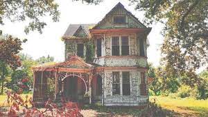 Why I wish I lived in a Southern gothic atmosphere sometimes.